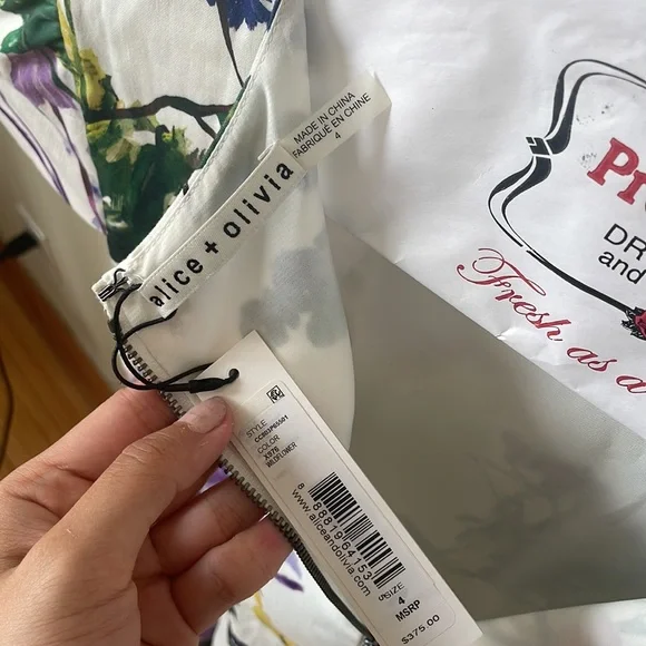 NWT Alice And Olivia Kirby Wildflower Ruffle Floral Dress New with Tags size 4 - Picture 7 of 7